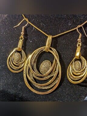 Gold Oval Layered Pendant Necklace and Earring Set